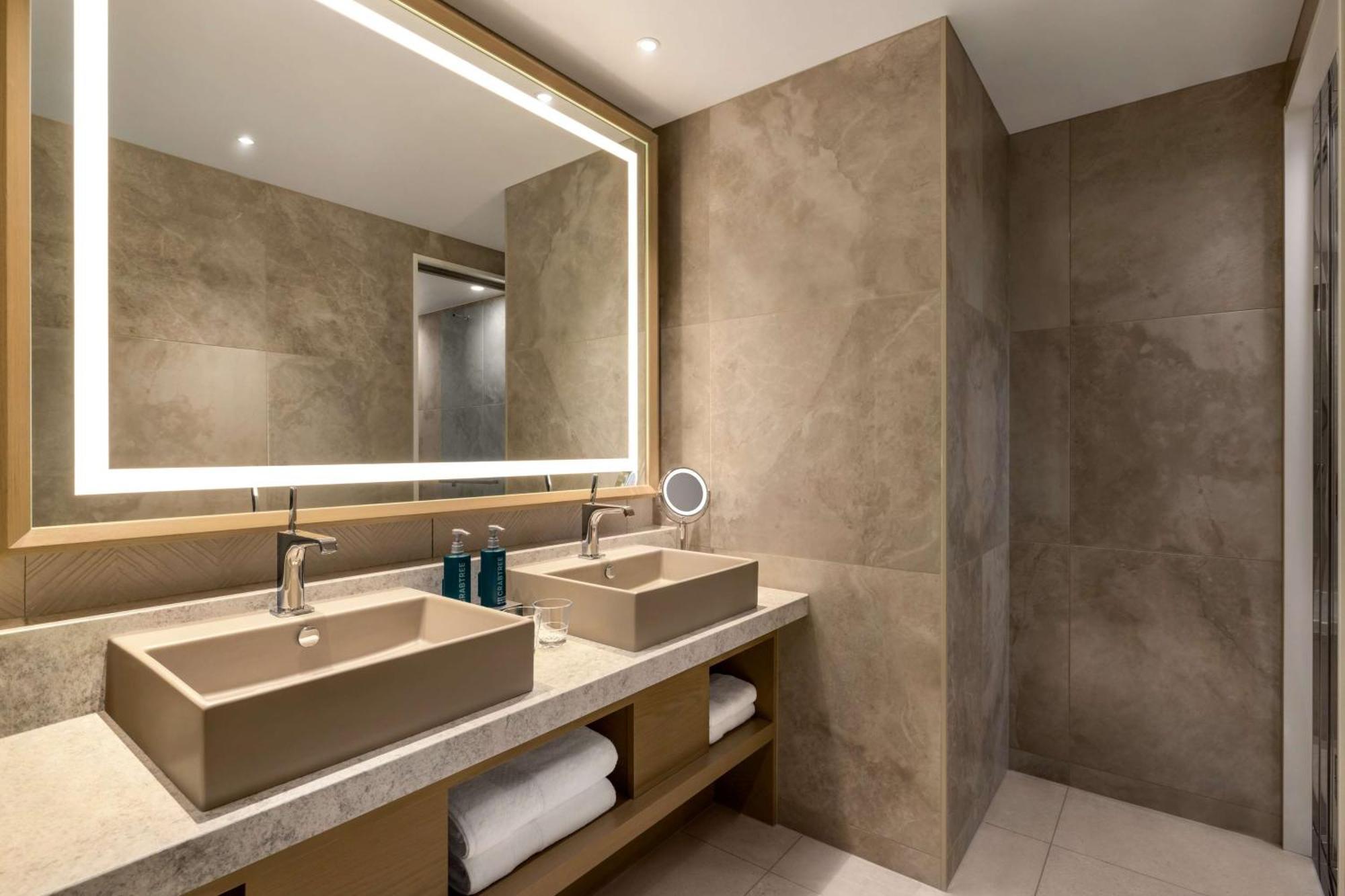 Doubletree By Hilton Toyama Hotel Luaran gambar